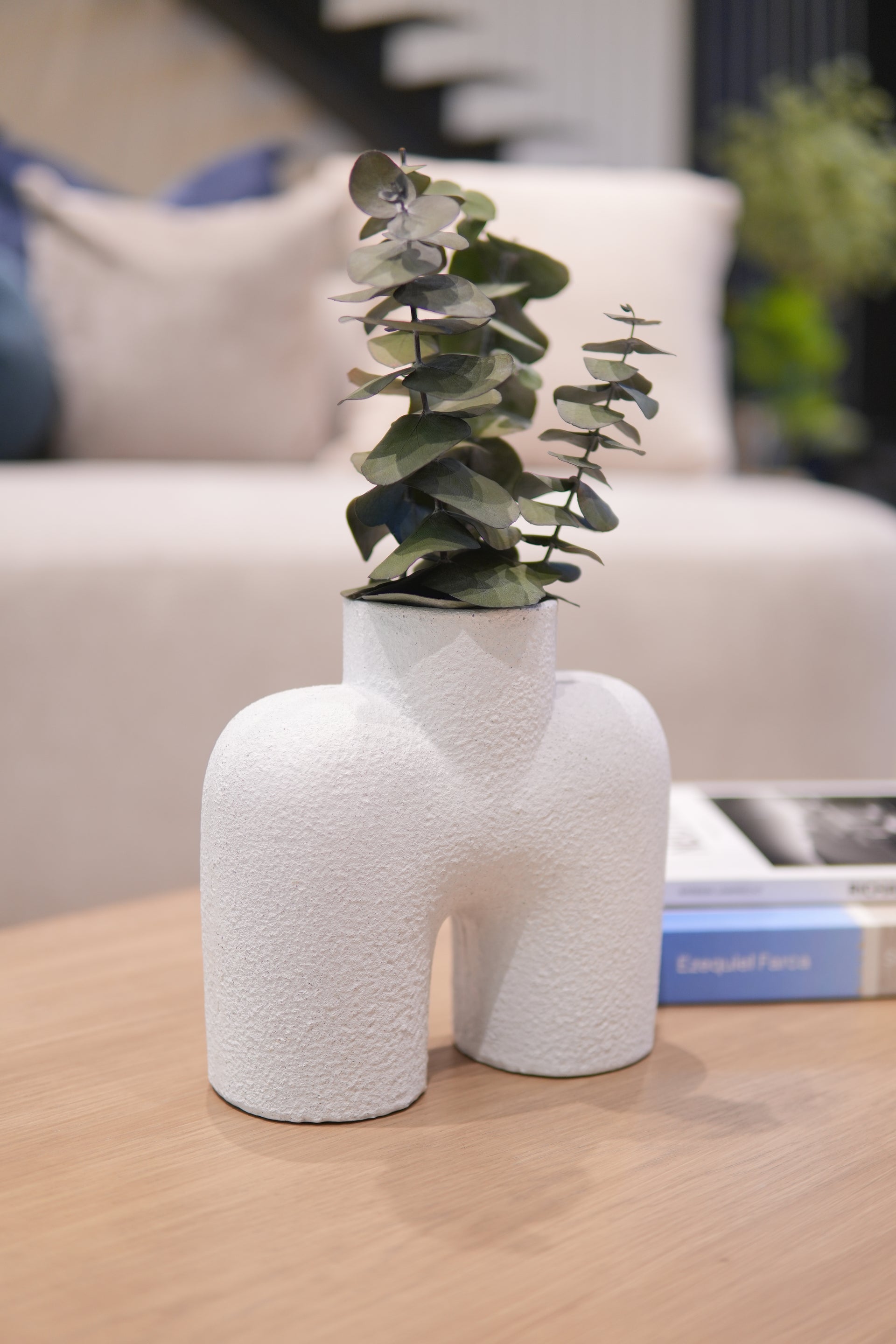 Florero de resina Donovan