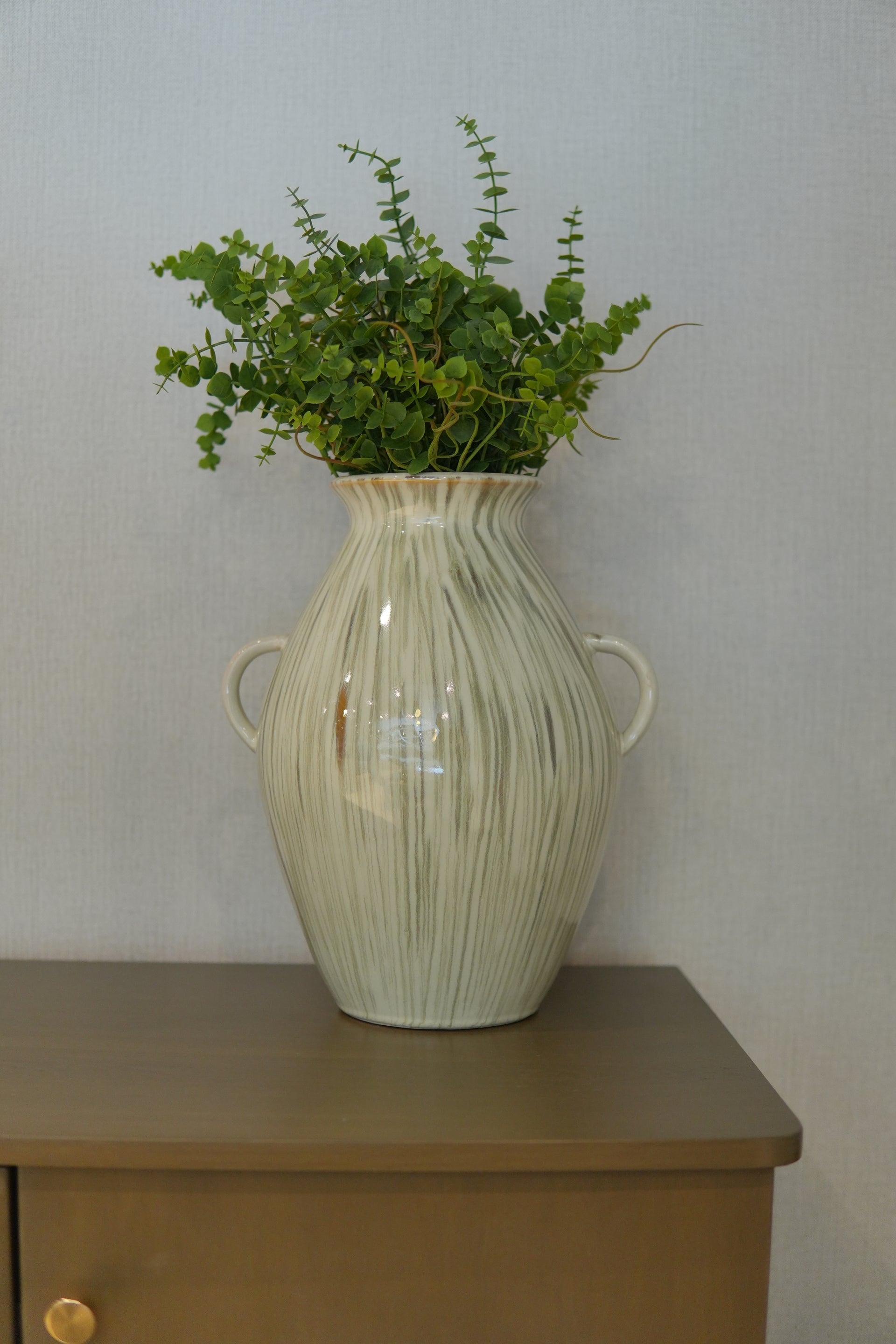 Jarrón verde de gres con magos